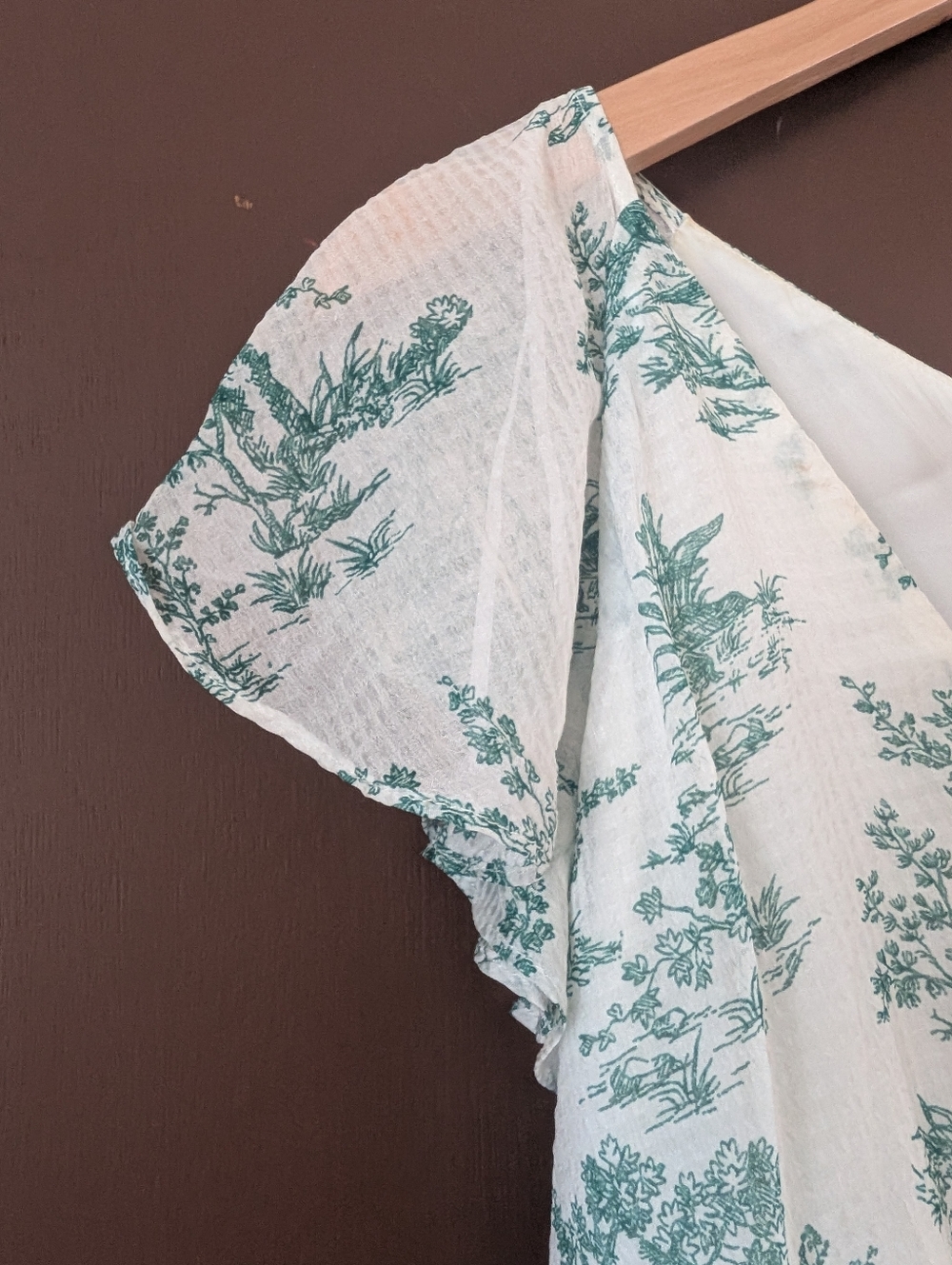 H&M - Gauzy Floral Print Maxi dress - Size 8 - Picture 3 of 7